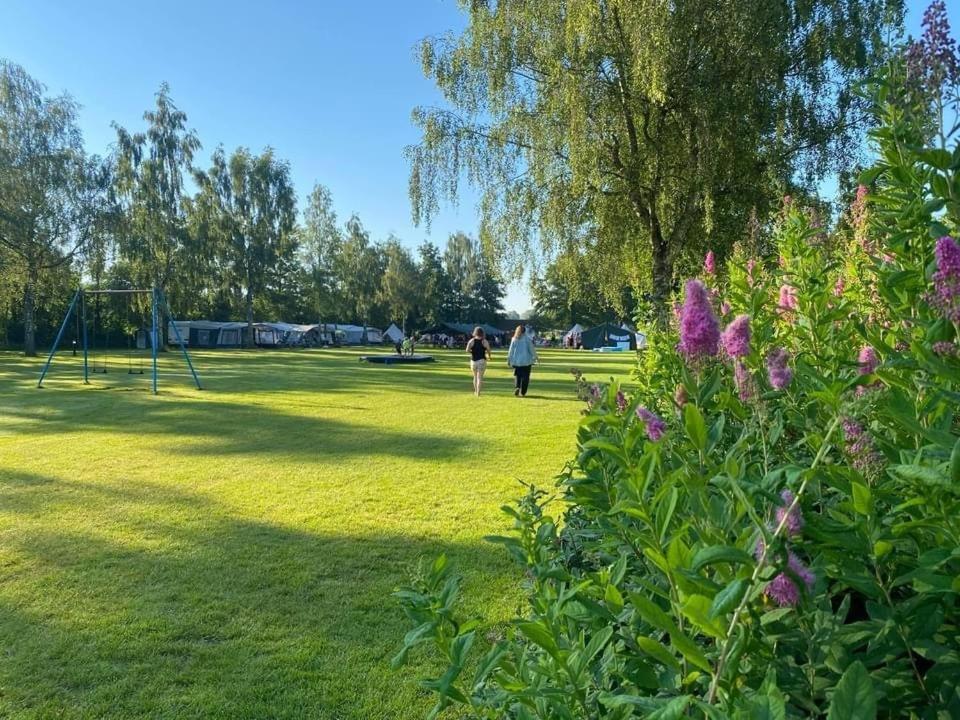 Pipowagens Bij Pannenkoekenrestaurant & Camping De Koppenjan 'Een Uniek Verblijf Met Kinderspeelboerderij' Jubbega-Schurega Exterior foto
